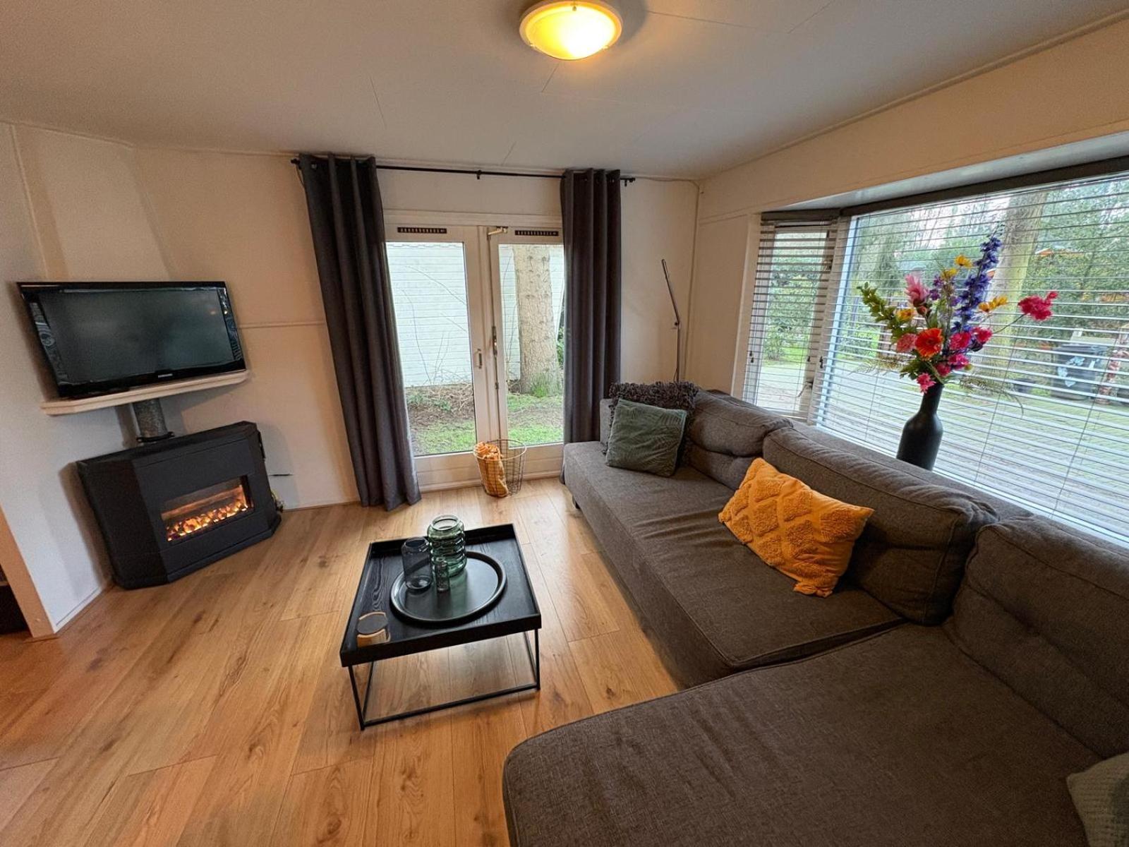 Heerlijk Chalet Midden In De Natuur プッテン エクステリア 写真